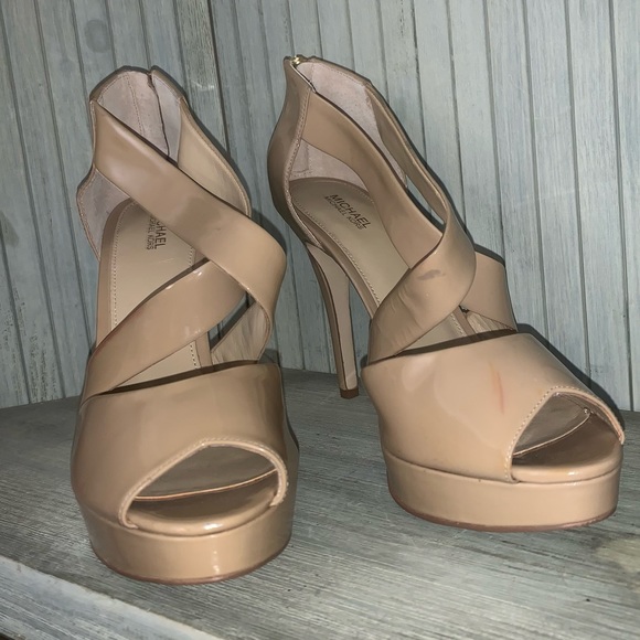 Michael Kors Beige Patent Stilettos Size 9.5M - Picture 2 of 9